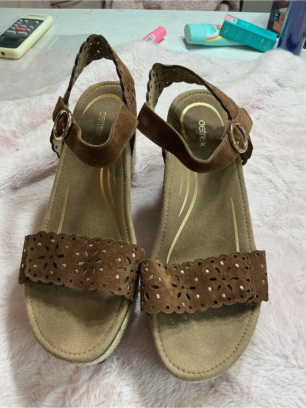 Aetrex Brown Suede Laser-Cut Ankle Strap Sandals b 52
